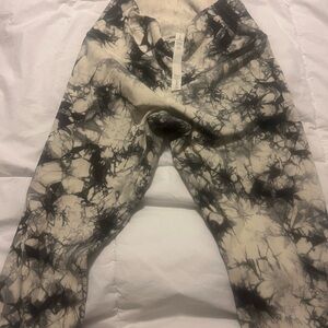 Lululemon Athletica Black and Cream Abstract Leggings